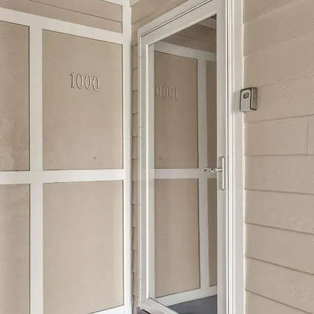 Nash Star Private Condo - 2Bed, 2Bath, Sleep 6, 25 Min Walk To Broadway And All Nashville Attractions, Pool, Gym Exterior photo