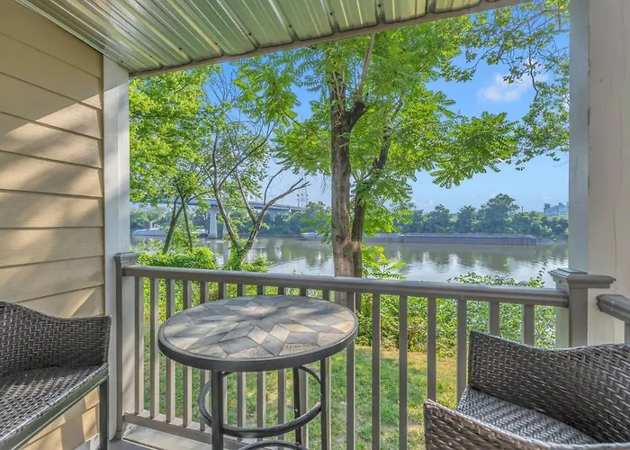 Nash Star Private Condo - 2Bed, 2Bath, Sleep 6, 25 Min Walk To Broadway And All Nashville Attractions, Pool, Gym