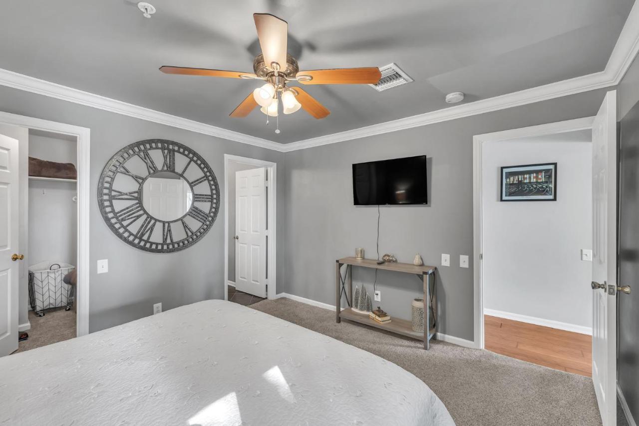 Apartment Nash Star Private - 2bed, 2bath, Sleep 6, 25 Min Walk To Broadway And Attractions, Pool, Gym *
