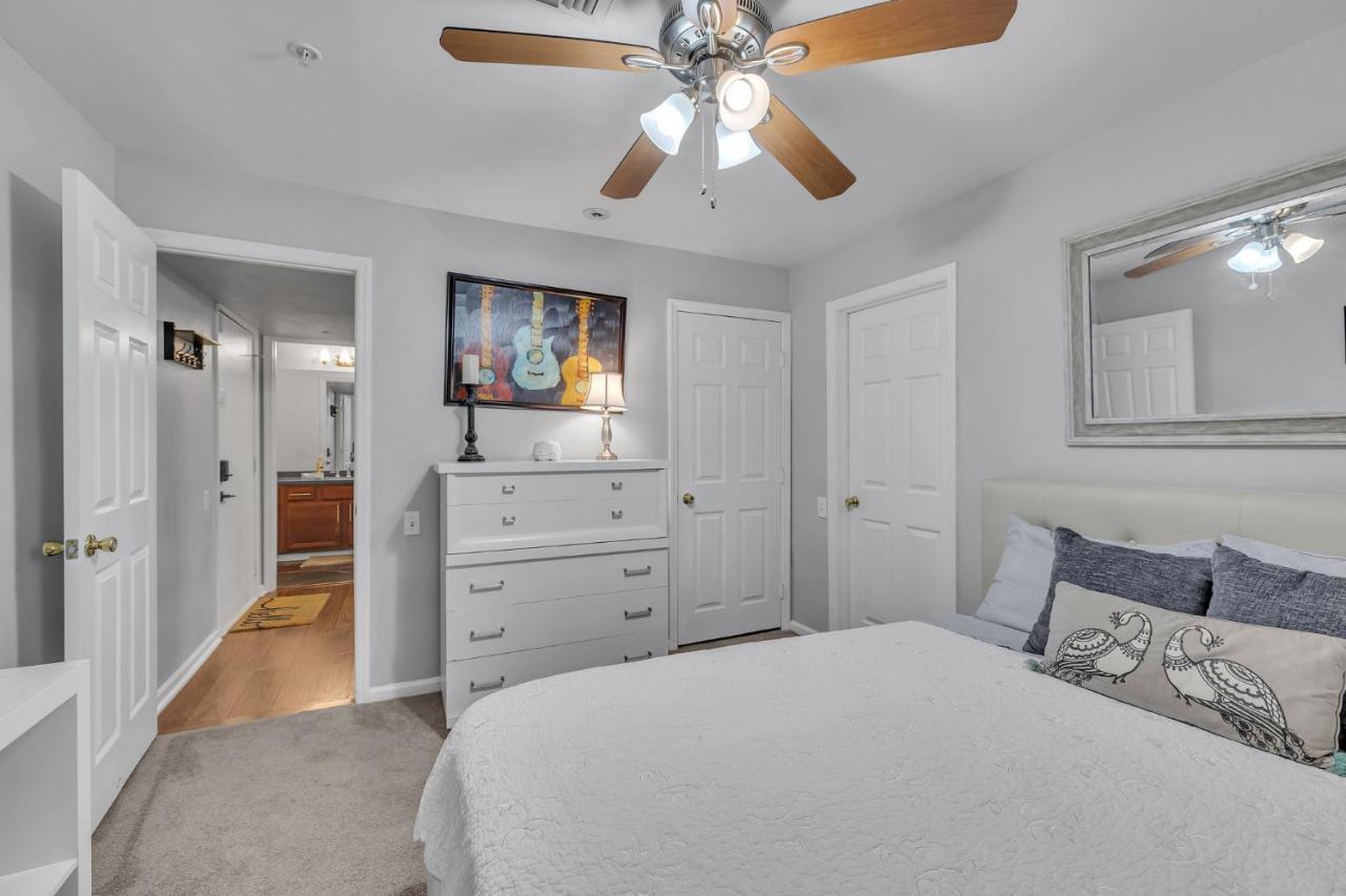 Nash Star Private - 2bed, 2bath, Sleep 6, 25 Min Walk To Broadway And Attractions, Pool, Gym Nashville