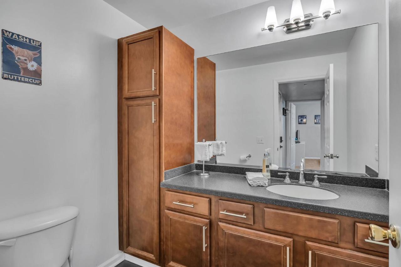 Nash Star Private - 2bed, 2bath, Sleep 6, 25 Min Walk To Broadway And Attractions, Pool, Gym * Nashville